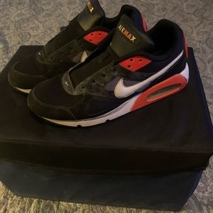 Nike Air Max IVO black crimson